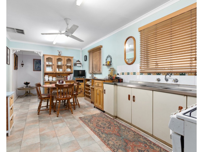 4 Finian Road, Christie Downs SA 5164