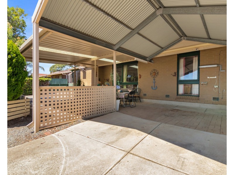 4 Finian Road, Christie Downs SA 5164