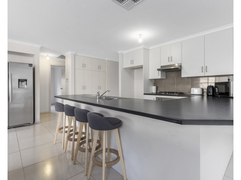8 Manordale Court, Seaford Meadows SA 5169