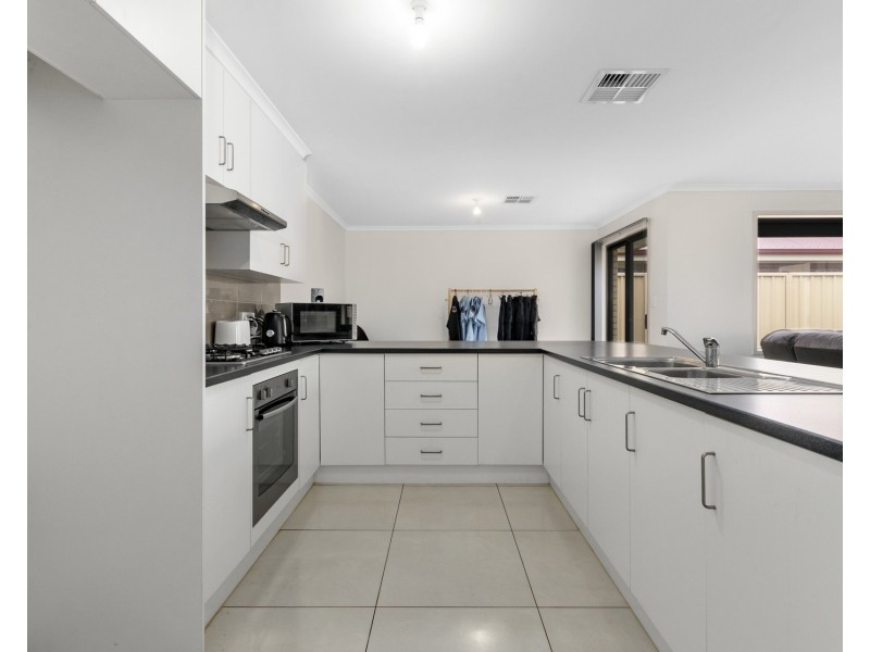 8 Manordale Court, Seaford Meadows SA 5169