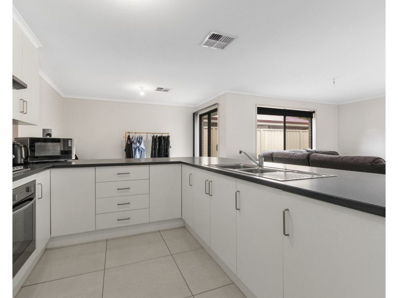 8 Manordale Court, Seaford Meadows SA 5169