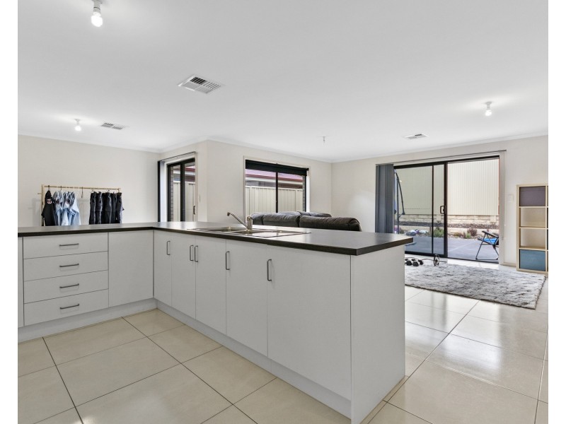 8 Manordale Court, Seaford Meadows SA 5169