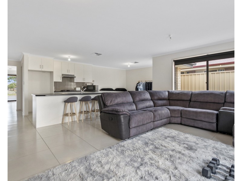 8 Manordale Court, Seaford Meadows SA 5169
