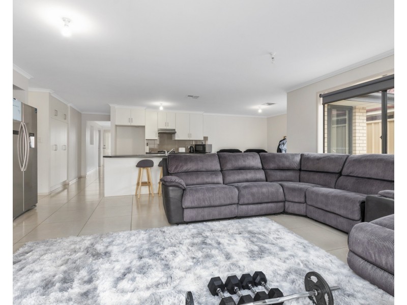 8 Manordale Court, Seaford Meadows SA 5169