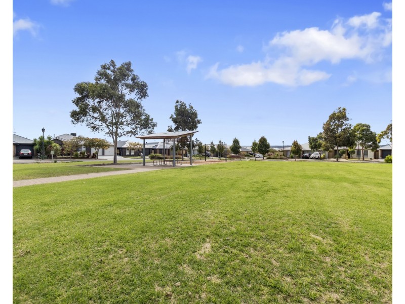 8 Manordale Court, Seaford Meadows SA 5169