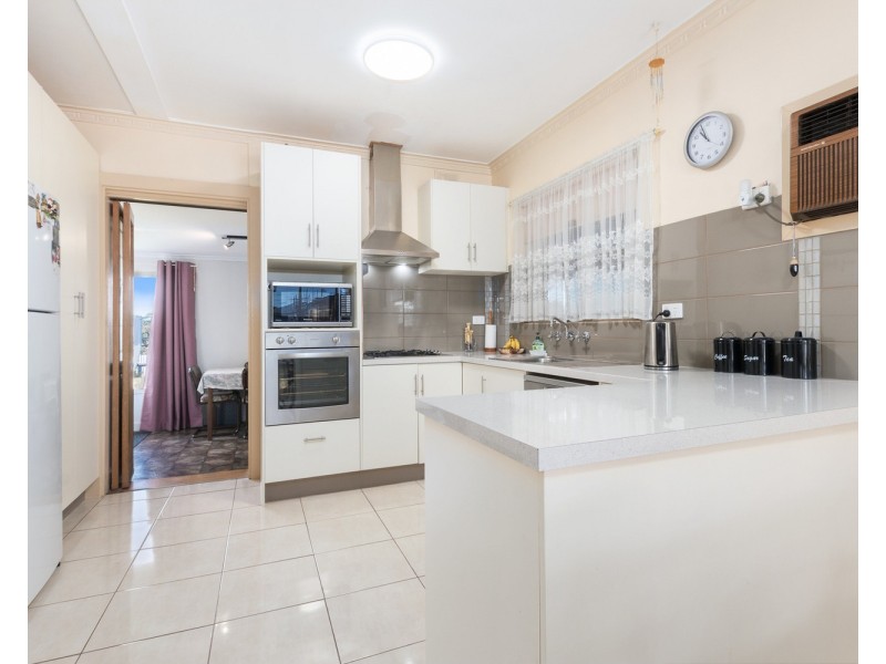 16 Jennifer Drive, Morphett Vale SA 5162