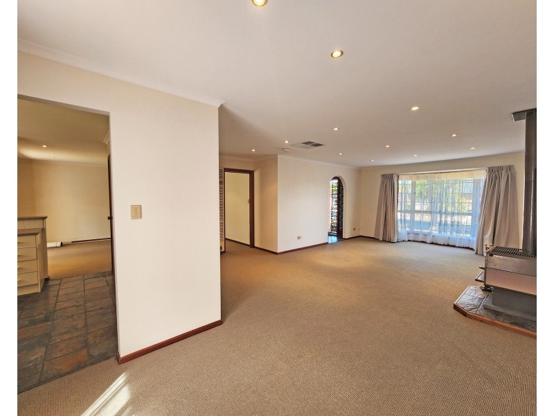 2 Smugglers Drive, Seaford Rise SA 5169