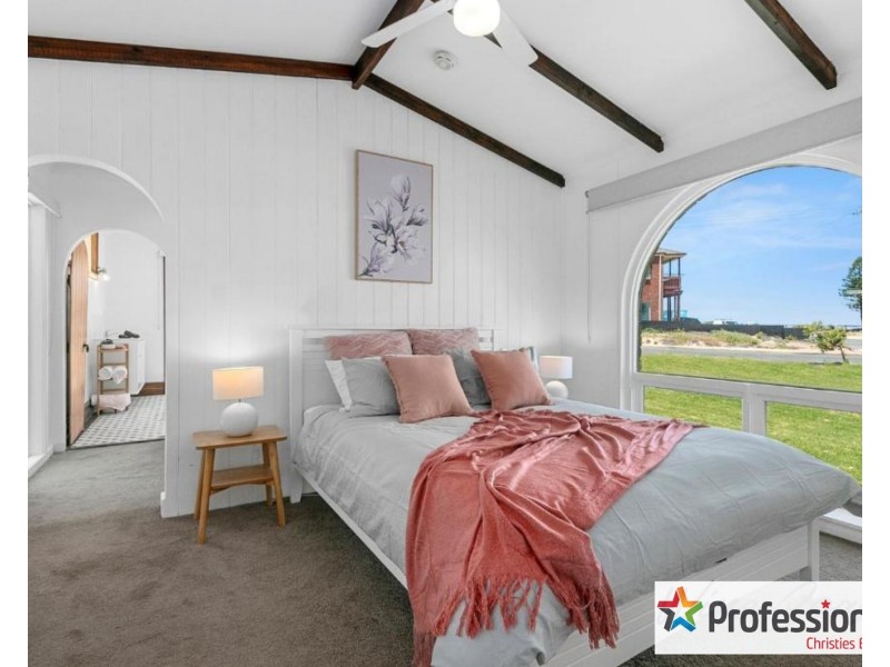 4 Esplanade, Christies Beach SA 5165