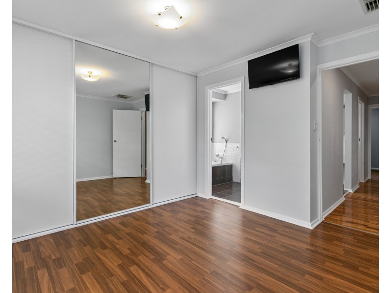 7 Traeger Court, Woodcroft SA 5162