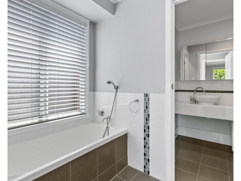 7 Traeger Court, Woodcroft SA 5162