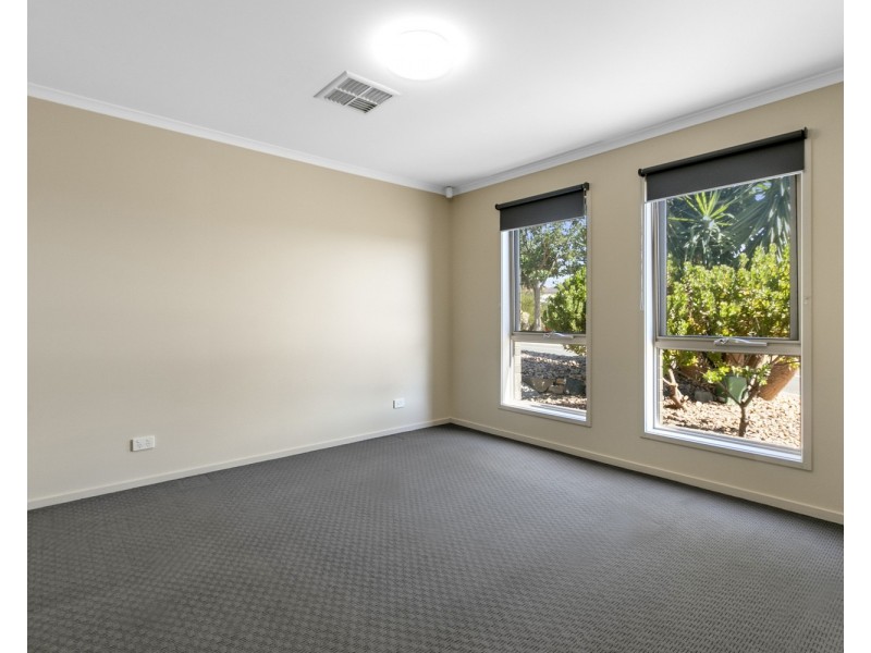 19 Manly Court, Seaford Rise SA 5169