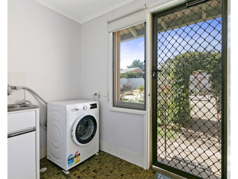 27 Warsaw Crescent, Hackham West SA 5163