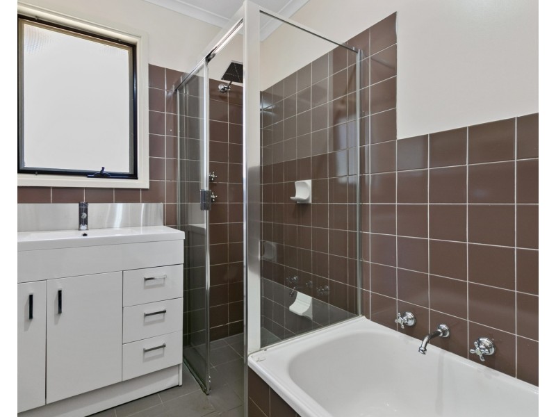 25 Hagen Crescent, Hackham West SA 5163