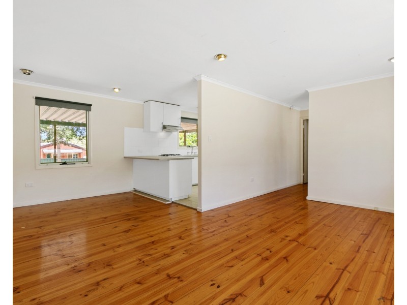 25 Hagen Crescent, Hackham West SA 5163