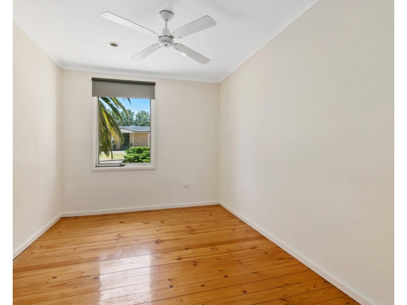 25 Hagen Crescent, Hackham West SA 5163