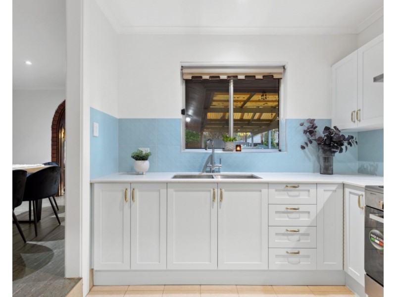 95 Black Road, Flagstaff Hill SA 5159