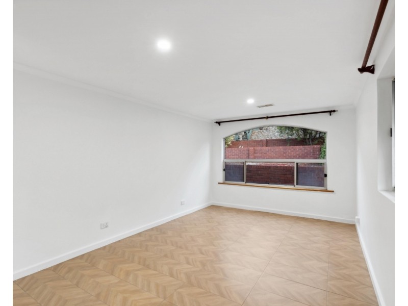 95 Black Road, Flagstaff Hill SA 5159