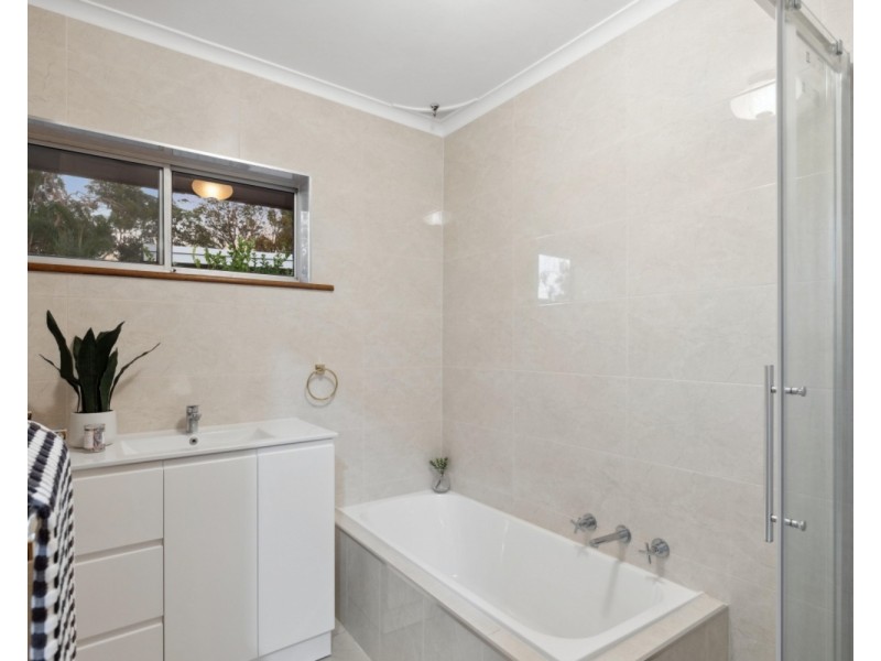 95 Black Road, Flagstaff Hill SA 5159