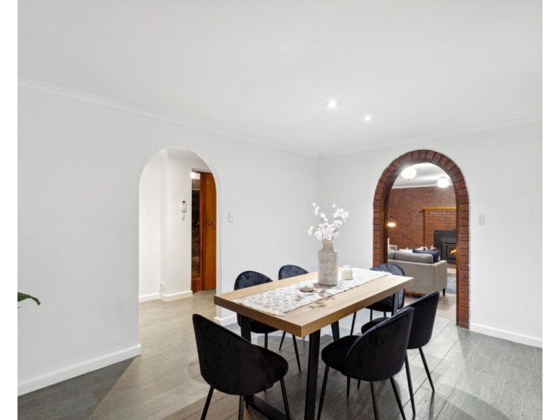 95 Black Road, Flagstaff Hill SA 5159