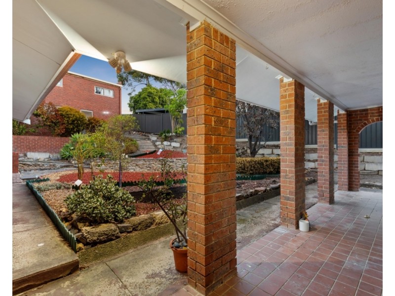 95 Black Road, Flagstaff Hill SA 5159