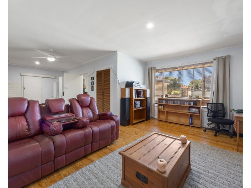37 Warwick Grove, Morphett Vale SA 5162