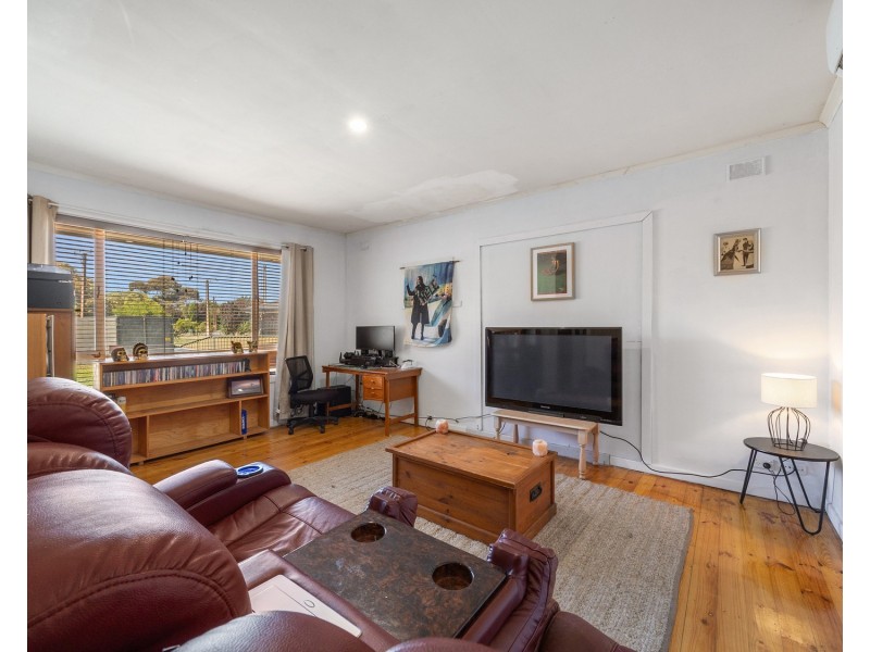 37 Warwick Grove, Morphett Vale SA 5162