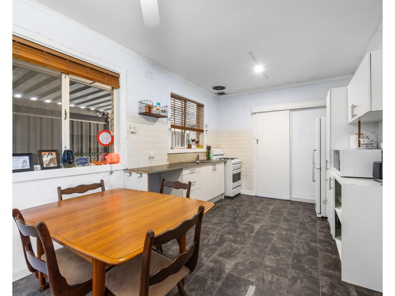 37 Warwick Grove, Morphett Vale SA 5162
