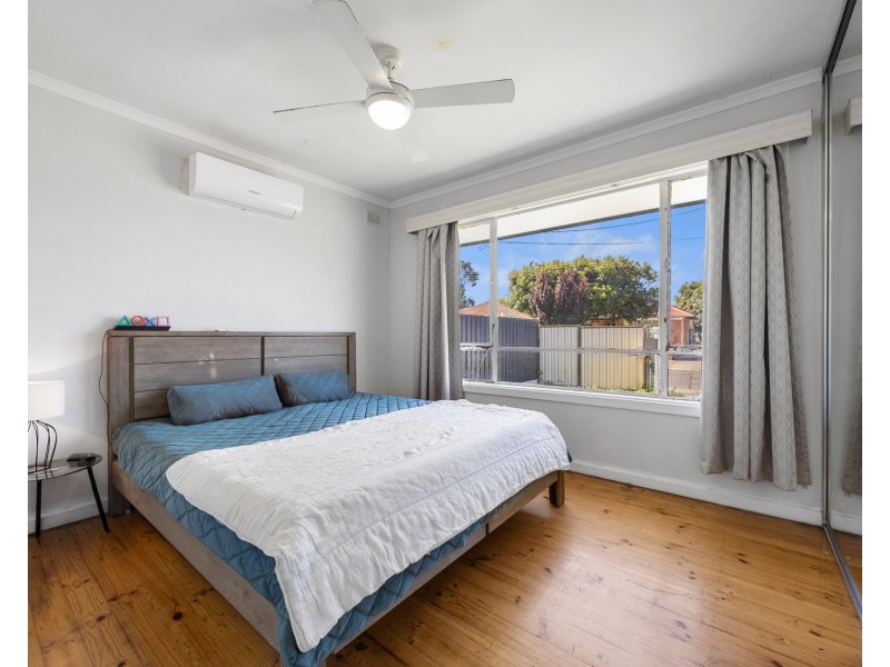 37 Warwick Grove, Morphett Vale SA 5162