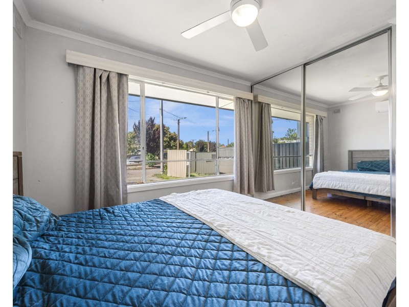 37 Warwick Grove, Morphett Vale SA 5162