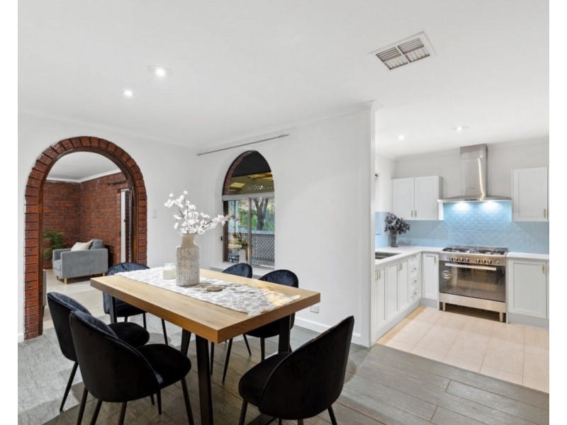 95 Black Road, Flagstaff Hill SA 5159