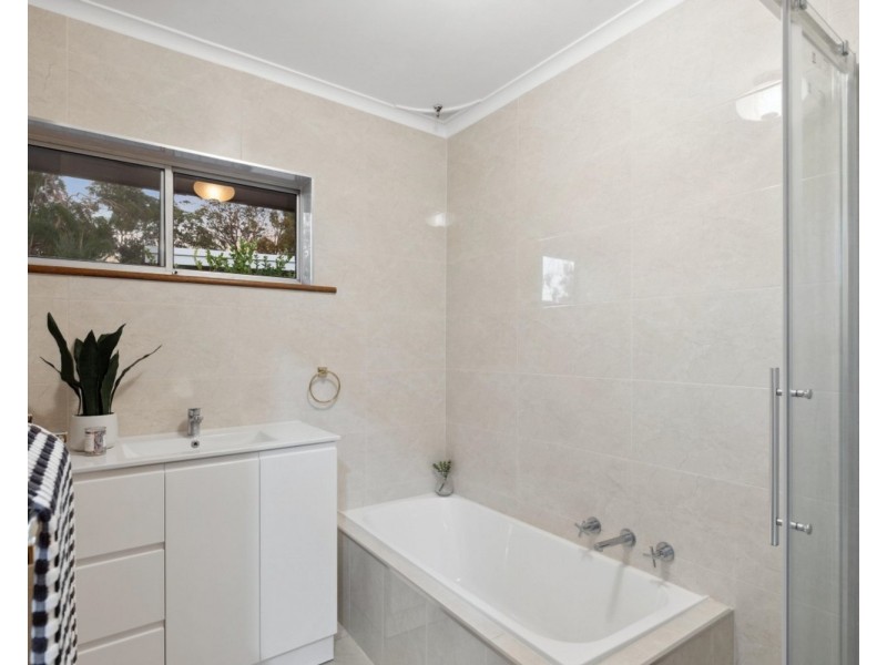 95 Black Road, Flagstaff Hill SA 5159
