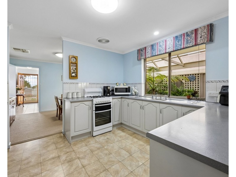 8 Churston Place, Moana SA 5169