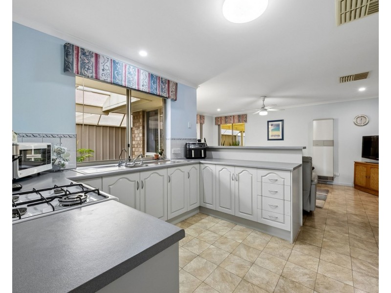 8 Churston Place, Moana SA 5169
