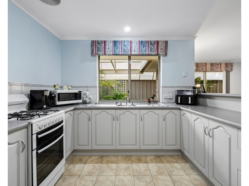 8 Churston Place, Moana SA 5169