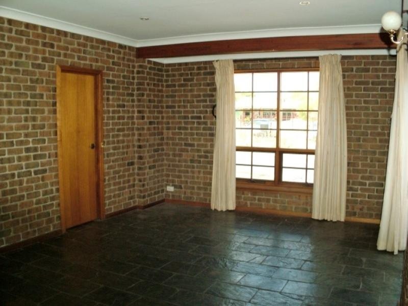 8 Karen Court – Off Windsong Crescent, Morphett Vale SA 5162