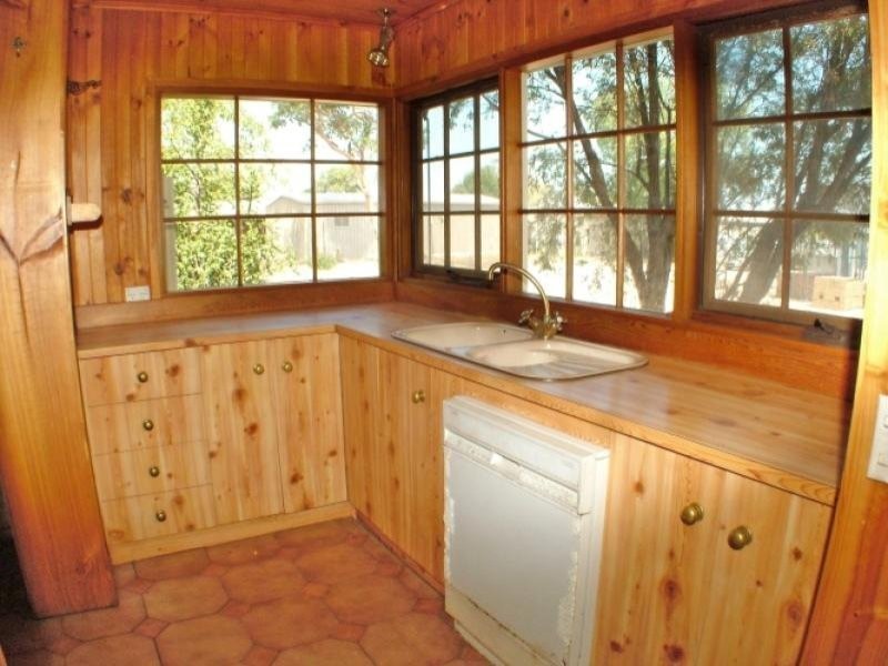 8 Karen Court – Off Windsong Crescent, Morphett Vale SA 5162