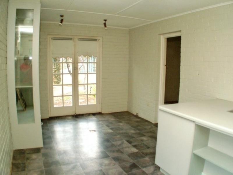 8 Karen Court – Off Windsong Crescent, Morphett Vale SA 5162