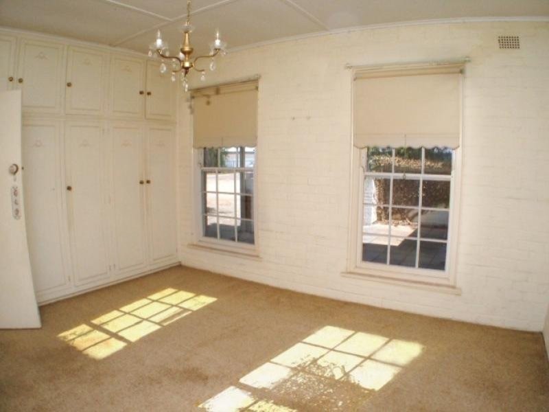 8 Karen Court – Off Windsong Crescent, Morphett Vale SA 5162