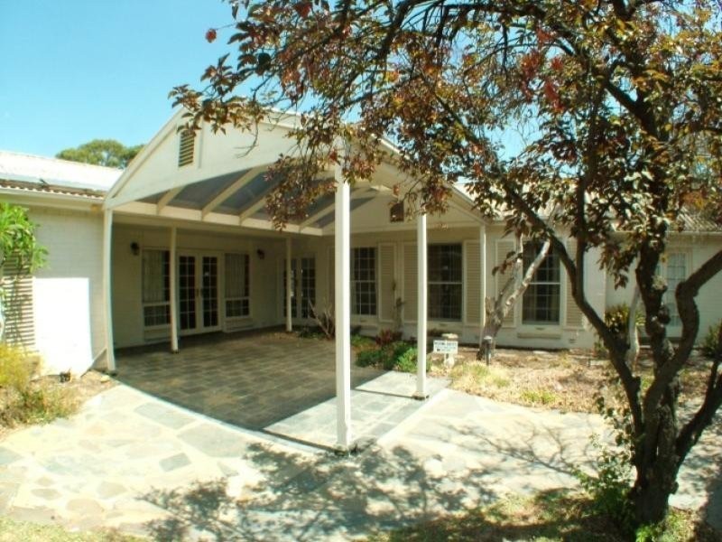 8 Karen Court – Off Windsong Crescent, Morphett Vale SA 5162