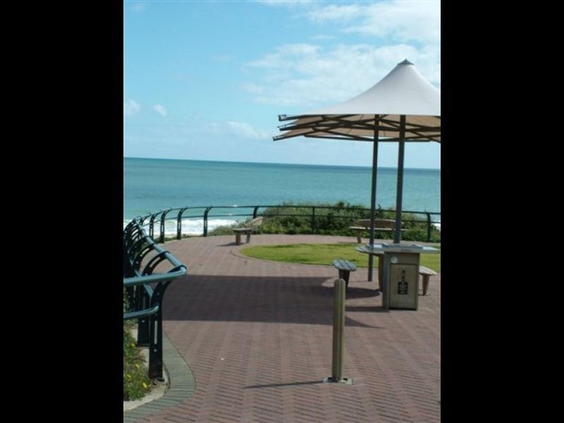 2/32 Esplanade, Christies Beach SA 5165