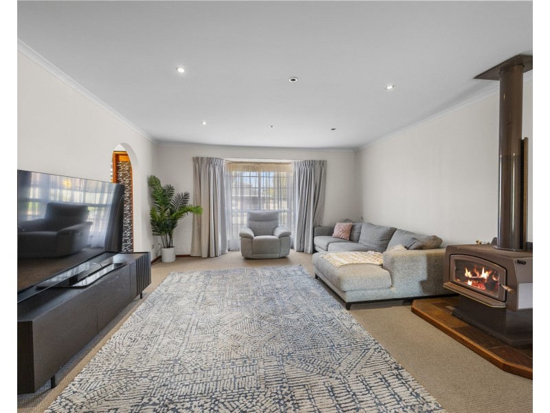 2 Smugglers Drive, Seaford Rise SA 5169