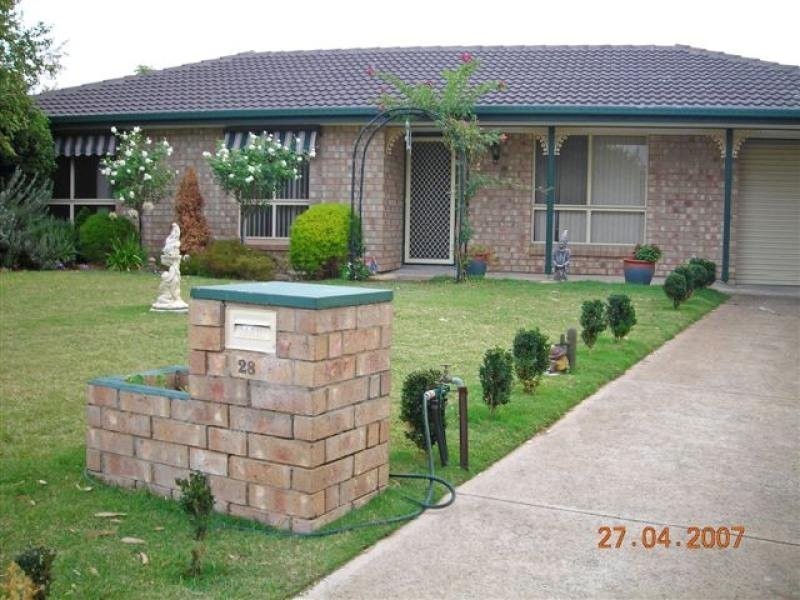 28 Bordeaux Drive, Woodcroft SA 5162