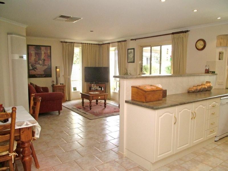 10 Perin Avenue, Woodcroft SA 5162