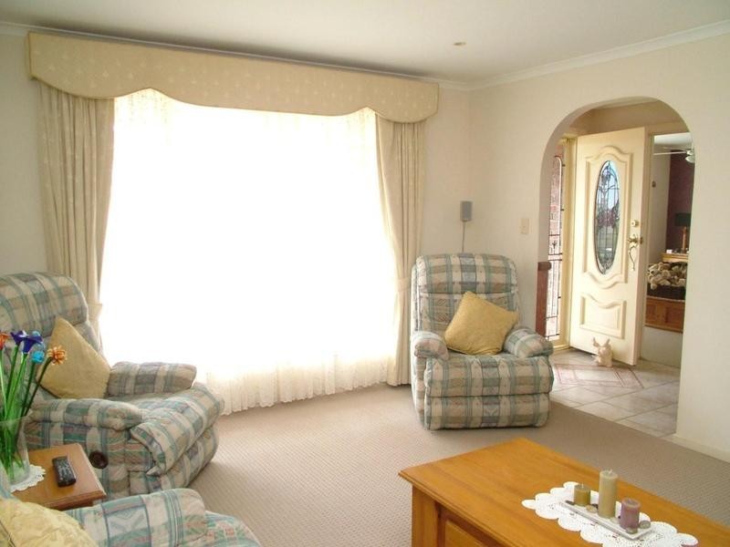 10 Perin Avenue, Woodcroft SA 5162