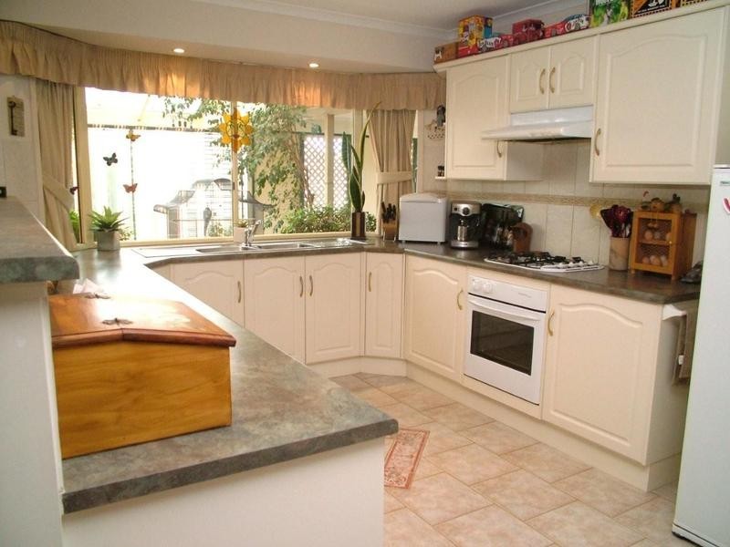 10 Perin Avenue, Woodcroft SA 5162