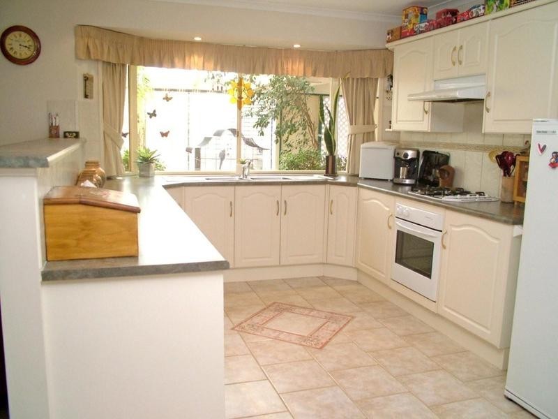 10 Perin Avenue, Woodcroft SA 5162