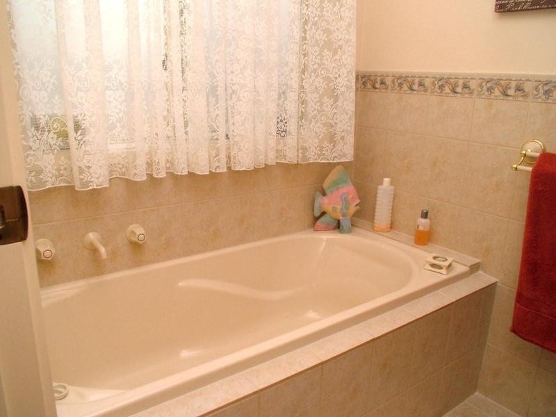 10 Perin Avenue, Woodcroft SA 5162