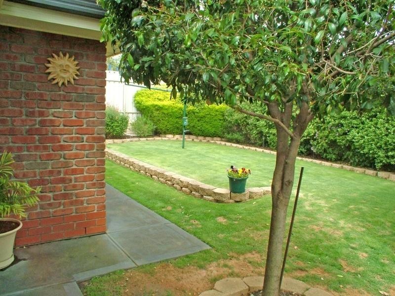 10 Perin Avenue, Woodcroft SA 5162