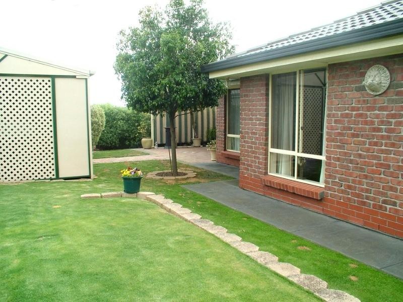 10 Perin Avenue, Woodcroft SA 5162