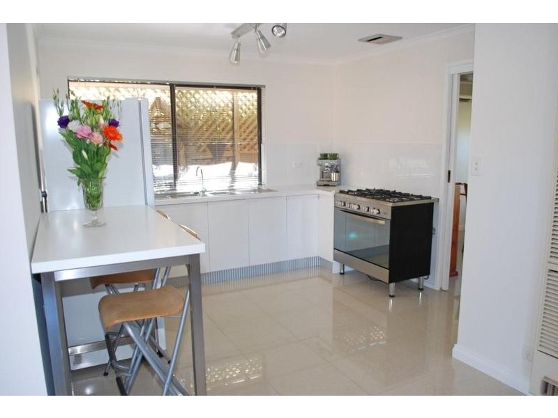 18 Goodrington Way, Moana SA 5169